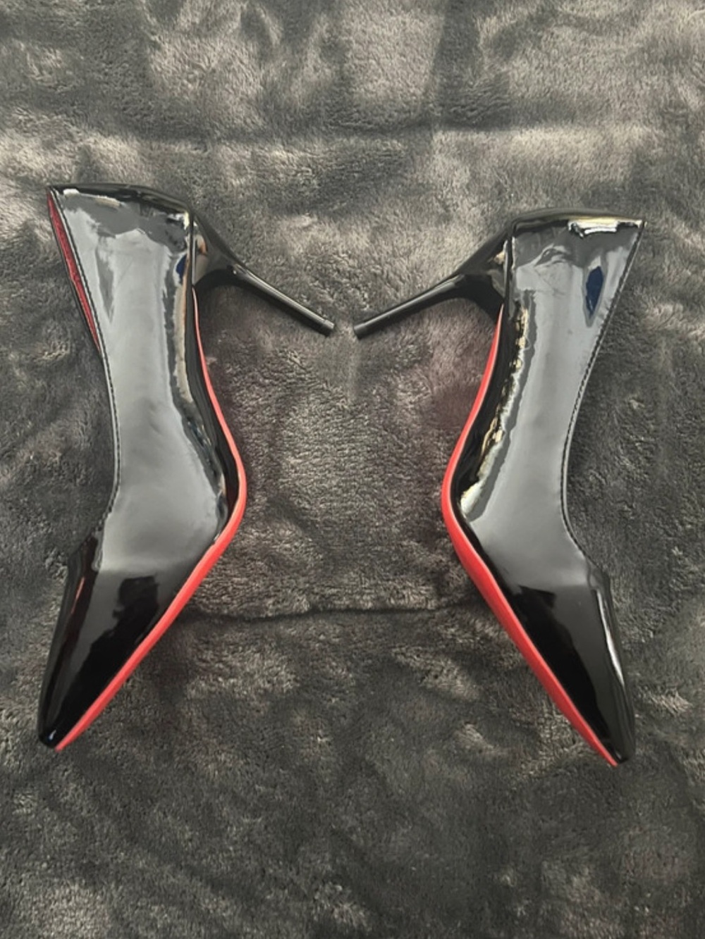 NEW🍓Classic and Classy Black Patent Pointed-Toe Pumps with Red bottoms 🍓NEW